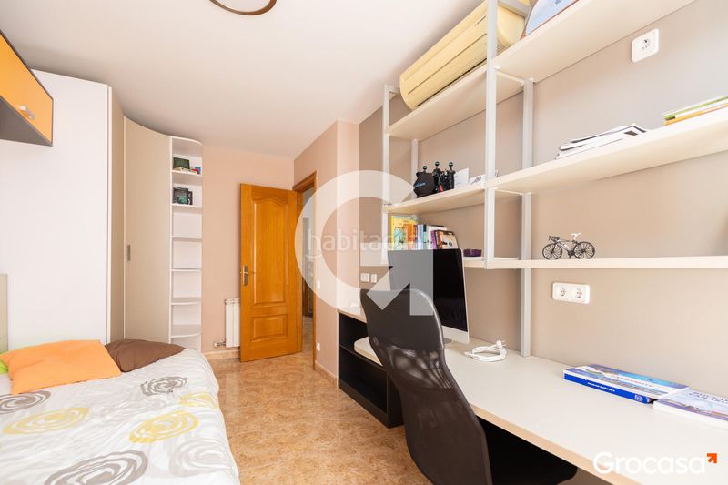 Foto 4e35ba19-a251-4ba4-8770-e77f810e7150. Casa aparellada amb calefacció aparcament piscina a Mataró