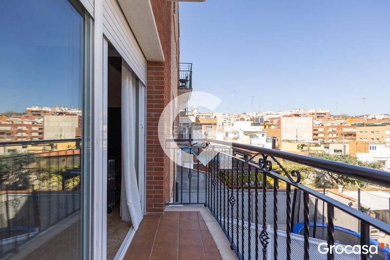 Foto 70966d7f-97ee-4c85-8cb6-6af3fbfb4a39. Casa aparellada amb calefacció aparcament piscina a Mataró