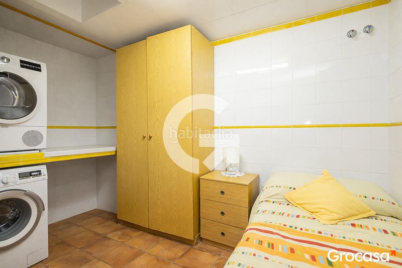 Foto 83920e8c-4020-4c8d-8a2a-da4c1703959c. Casa aparellada amb calefacció aparcament piscina a Mataró