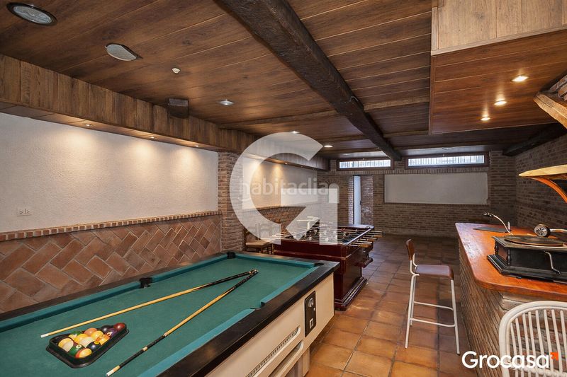 Foto 8a79f0dc-bcdc-4d99-9094-1e5640aae074. Casa aparellada amb calefacció aparcament piscina a Mataró