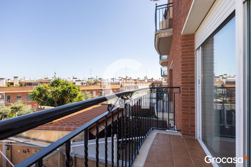 Foto 9e61072b-f5c0-4852-b9a7-d83c7ece9654. Casa aparellada amb calefacció aparcament piscina a Mataró