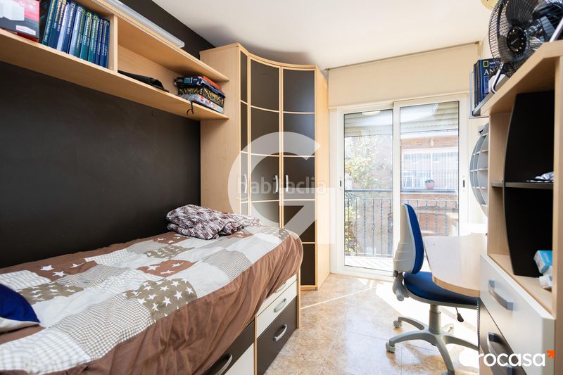 Foto a90a43bf-80ca-4ca9-9924-9882ab833299. Casa aparellada amb calefacció aparcament piscina a Mataró