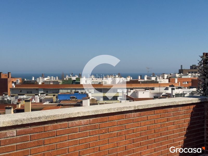 Foto ab7a635d-8024-4d9c-8420-a41d7a8d8de2. Casa aparellada amb calefacció aparcament piscina a Mataró