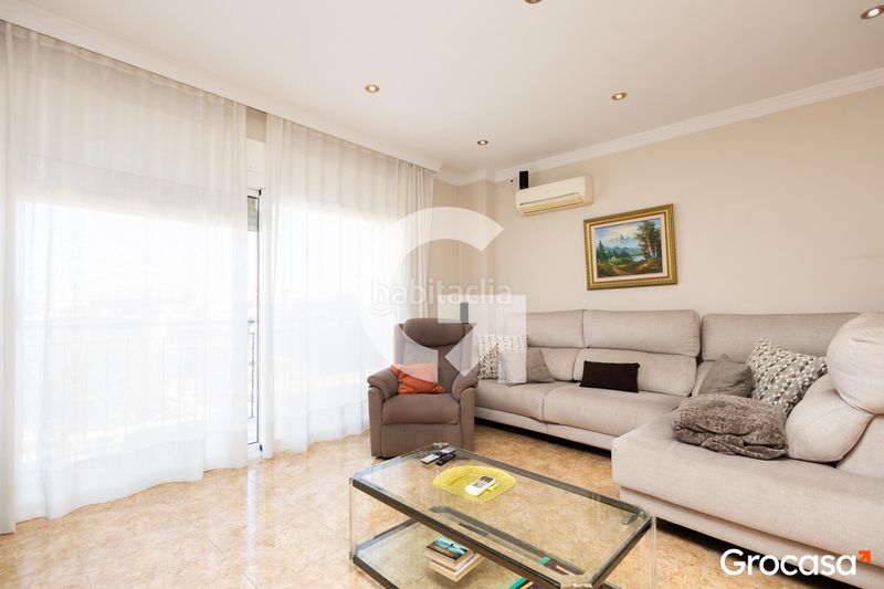 Foto c2374c47-794b-4e28-b0bf-297988e93472. Casa aparellada amb calefacció aparcament piscina a Mataró