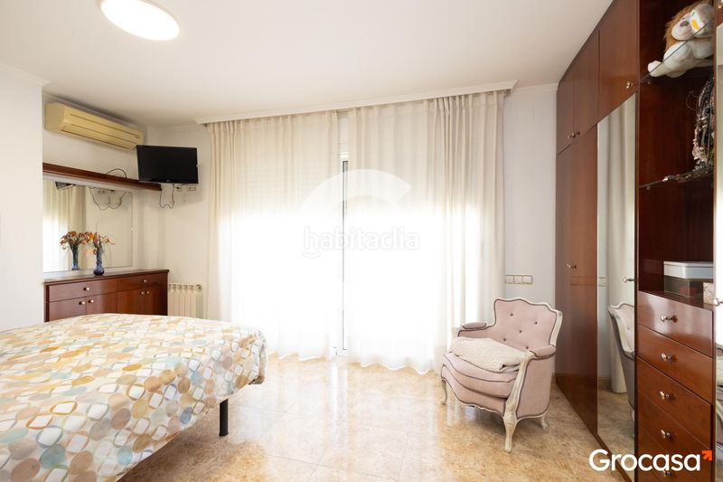 Foto ce8ecc83-47bc-4a3b-8948-becf523cf05e. Casa aparellada amb calefacció aparcament piscina a Mataró