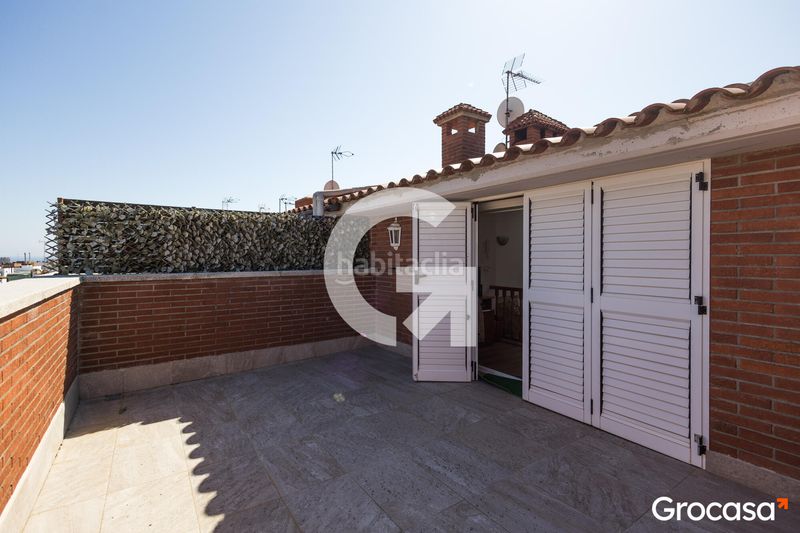 Foto dac8e7a8-fa80-4d8f-aeb9-b08c223b9a5a. Casa aparellada amb calefacció aparcament piscina a Mataró