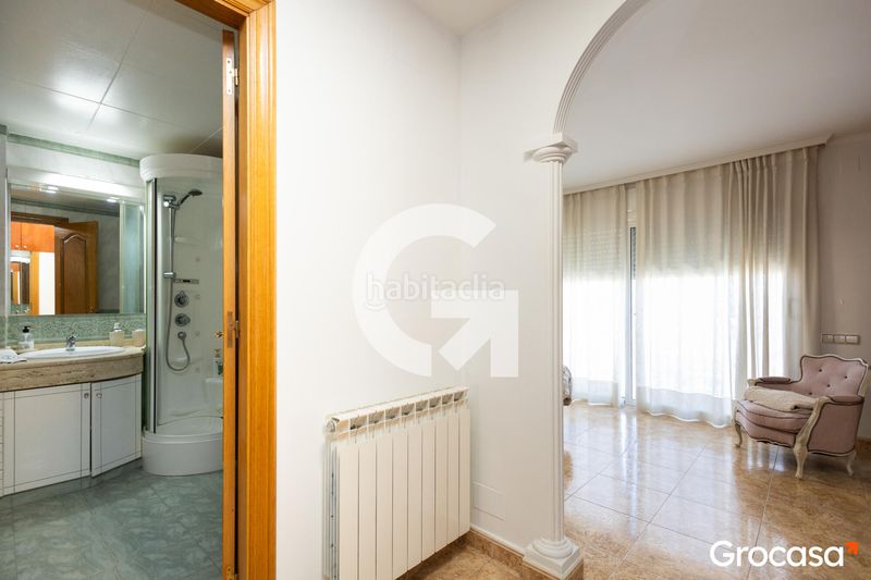 Foto e4014844-053c-4b97-b6fd-87fea9f2b122. Casa aparellada amb calefacció aparcament piscina a Mataró
