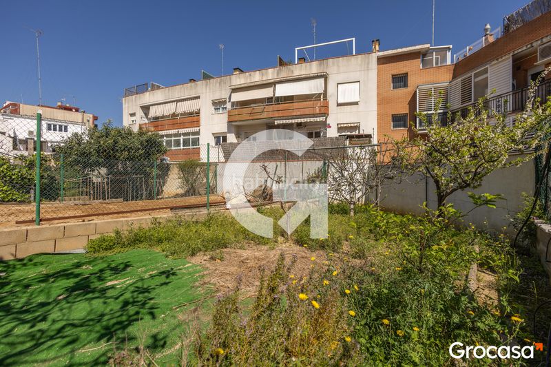 Foto e463fa0d-3c5a-4724-a569-c59e9520b13b. Casa aparellada amb calefacció aparcament piscina a Mataró