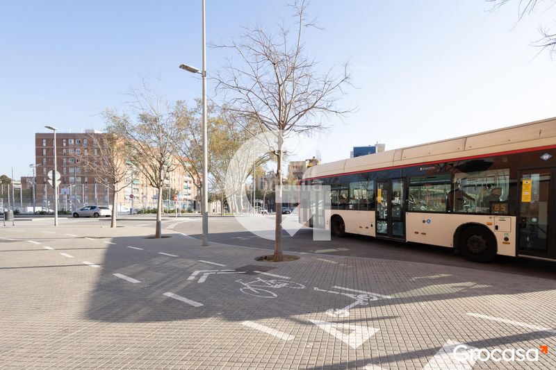 Foto fd03032d-f248-4388-8b5e-8de992110471. Local comercial a Sagnier-Plaça de Catalunya Prat de Llobregat (El)