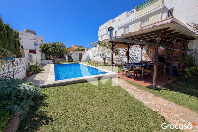 Foto b9b2f794-f5e3-43cd-8120-b9df8aedd873. Casa amb aparcament piscina a Añoreta Baja Rincón de la Victoria