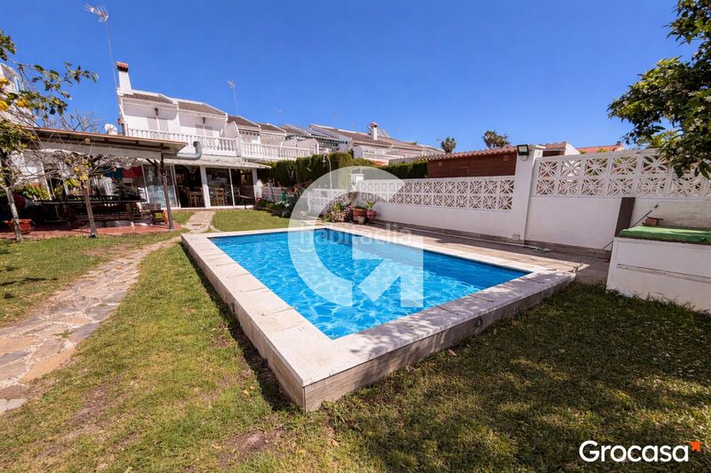 Foto be3334f0-9808-47bc-b5f5-7d89ff58880e. Casa amb aparcament piscina a Añoreta Baja Rincón de la Victoria