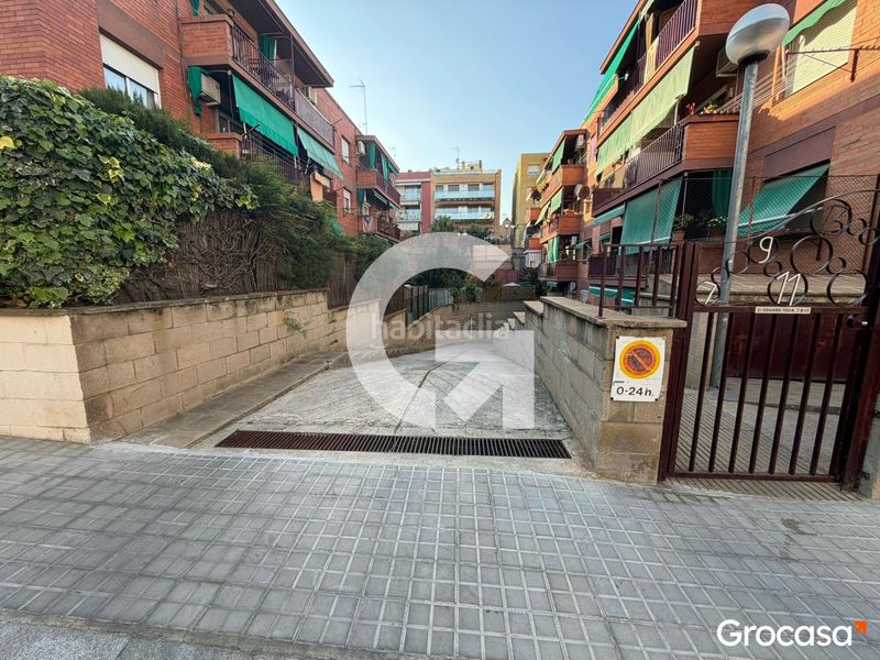 Foto 581fa289-167b-4d6c-905b-0868e0e7d2ed. Aparcament cotxe a Horta Barcelona