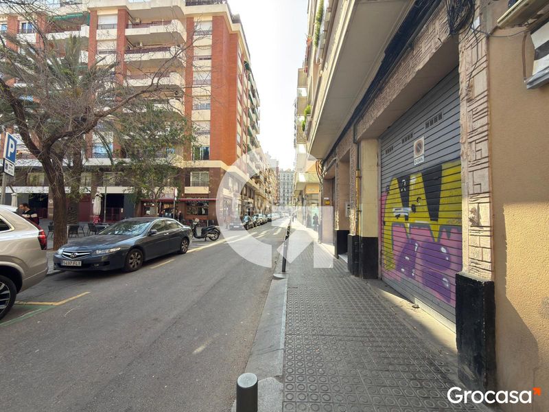Foto 005f01f0-1394-4de3-b05e-6a937d8bb615. Pis a Hostafrancs Barcelona