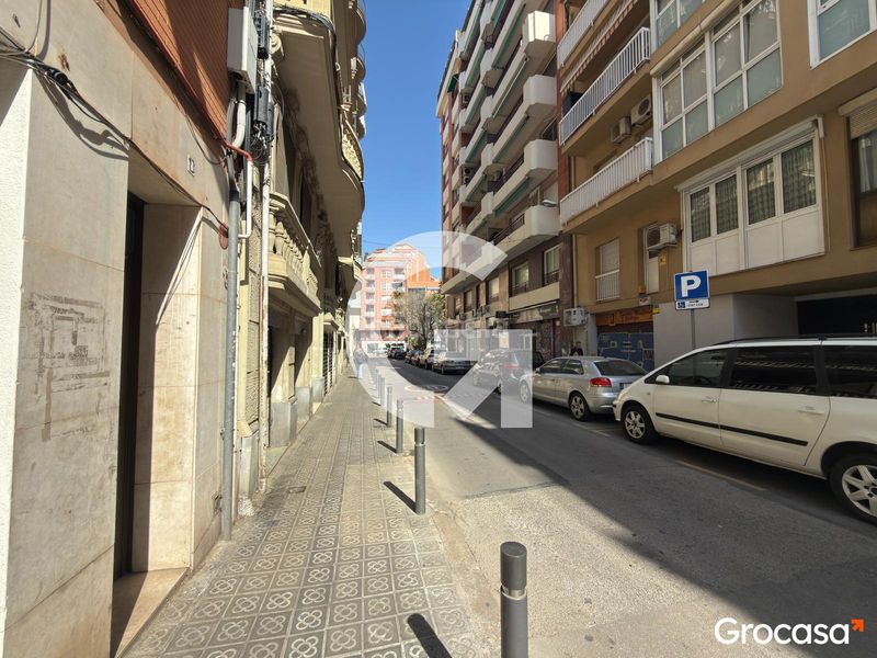 Foto 577515fa-5cc7-43e1-8e0c-243c00b84622. Pis a Hostafrancs Barcelona