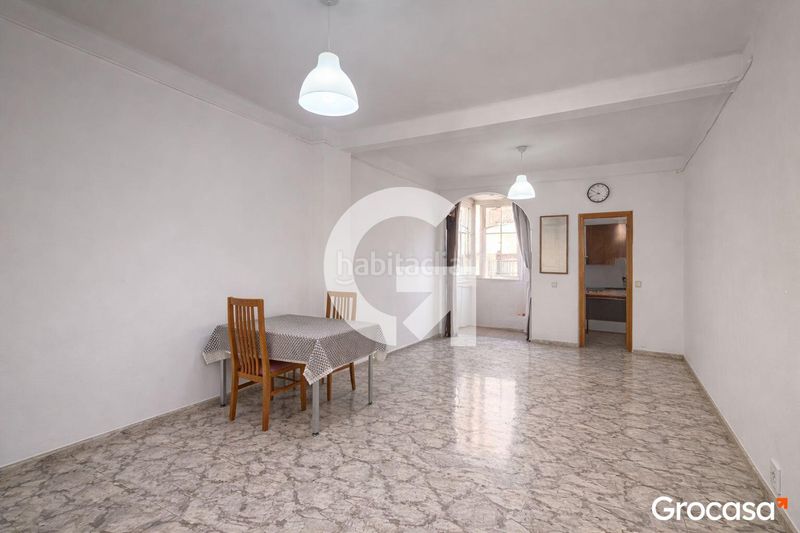 Foto f035d536-1c53-4a0e-bd79-1c04ec2ff903. Pis a Hostafrancs Barcelona