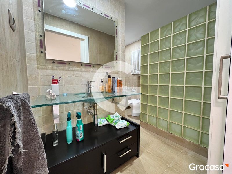 Foto 9ff84630-c222-43ea-85c4-e5e426dd7b96. Planta baja  con terraza! en Centre Rubí