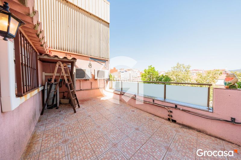 Foto 1b17a6e5-e53f-498d-a3f4-b4d70da77656. Casa amb calefacció aparcament a Ca n'Aurell Terrassa