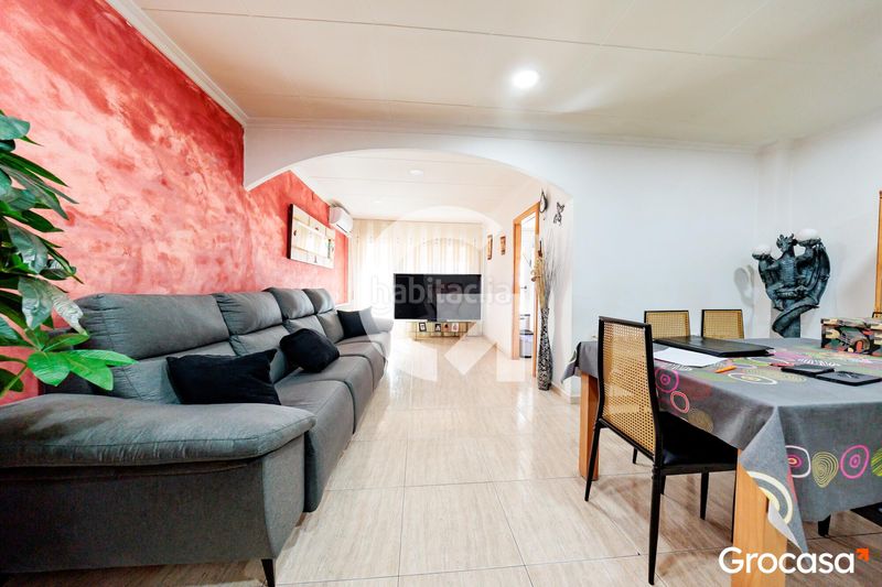 Foto 6387c5db-77a2-4482-bcab-f5fb76882099. Casa amb calefacció aparcament a Ca n'Aurell Terrassa