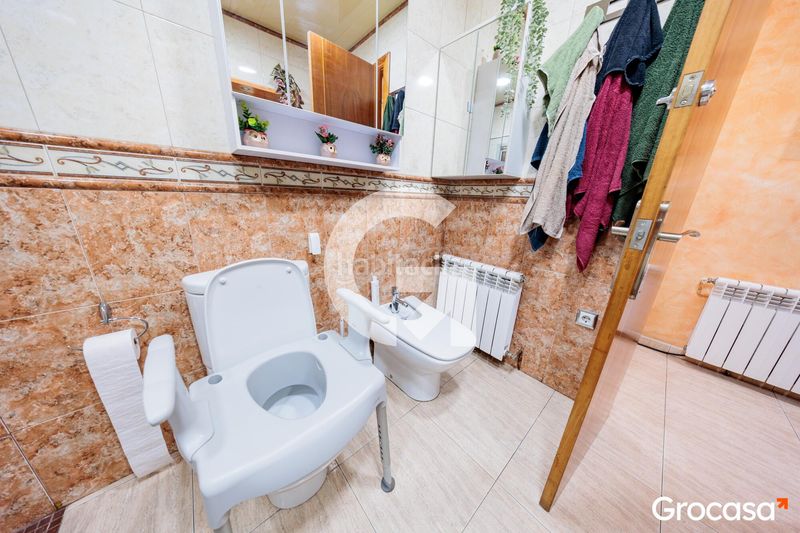 Foto 6e6703f7-d10e-4e6e-9657-c6631088da17. Casa amb calefacció aparcament a Ca n'Aurell Terrassa