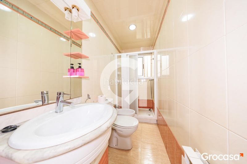 Foto cf91184c-d712-44e5-9537-95192daa9337. Casa amb calefacció aparcament a Ca n'Aurell Terrassa