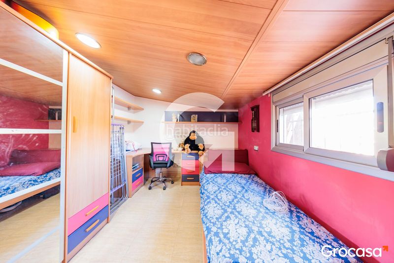 Foto de37da9e-b8a0-4696-8371-6f4e55e6215a. Casa amb calefacció aparcament a Ca n'Aurell Terrassa