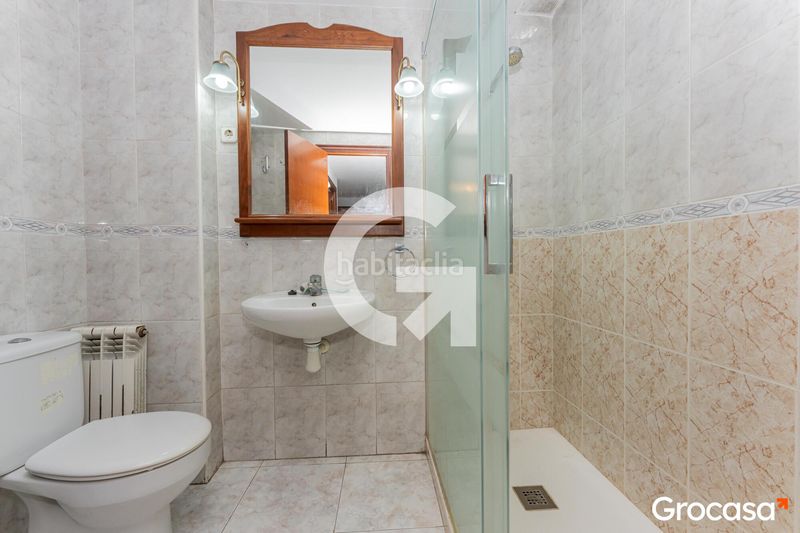 Foto 3aa389b0-422c-4b33-a2e1-c216d69620d9. Pis amb calefacció a El Pedró Cornellà de Llobregat