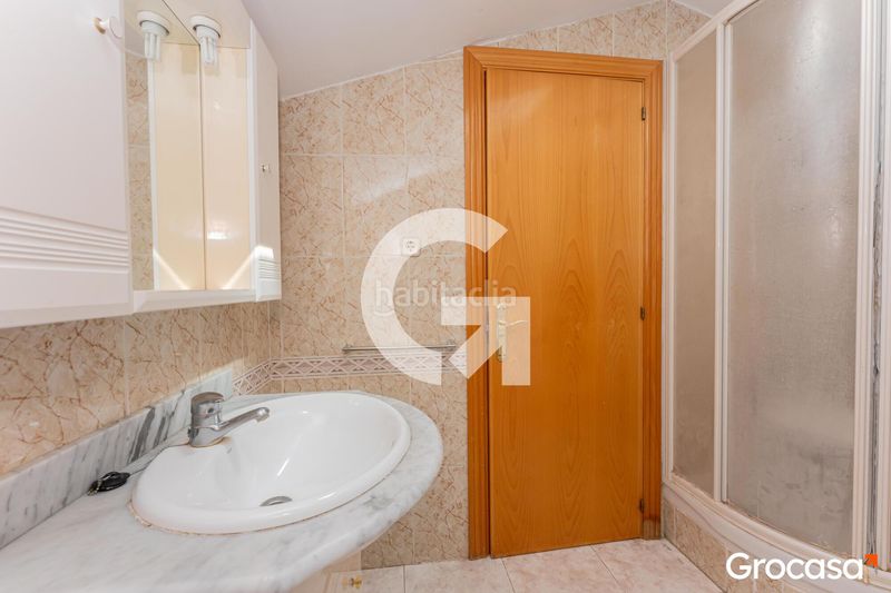 Foto e8add15d-4c5f-43fb-9afa-07e1454fd69d. Pis amb calefacció a El Pedró Cornellà de Llobregat