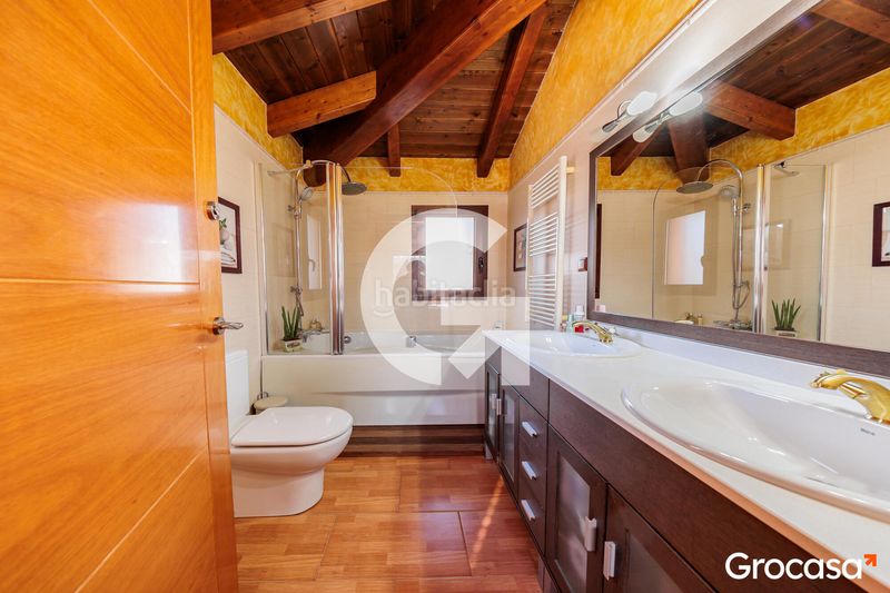 Foto dec3a0d9-1f87-4dd8-94a0-f8a0ebf6d1d2. Casa amb calefacció aparcament piscina a Collbató