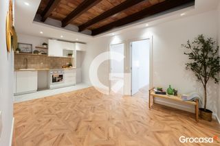 Pis  Cl mont del. Piso reformado en collblanc.