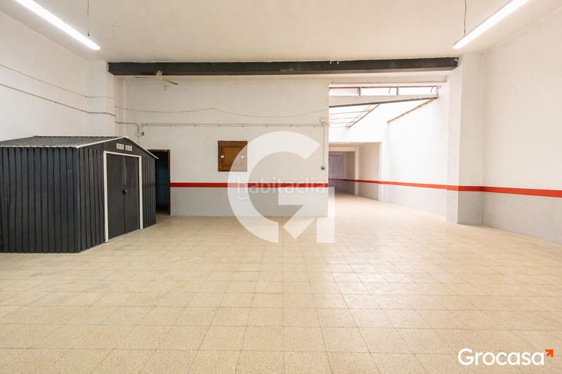 Foto bd0e3999-6864-47c8-9d31-e82b08344c3a. Local comercial a Centre-Estació Gavà