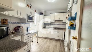 Pis  Cl valdepeñas. Piso, parking, trastero y piscina