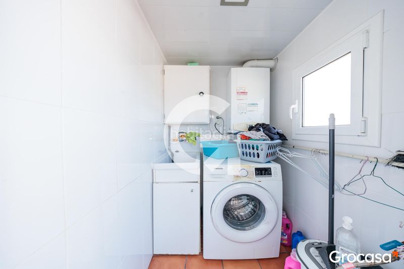 Foto 48b5a098-3b34-41eb-940c-e70fdaa492c5. Pis amb calefacció a Can Boada Terrassa