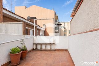 Casa adossada  Cl m deu de montserrat. Adosada a reformar en la font groga!