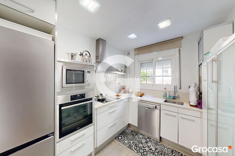 Foto 074be088-0315-47c1-b183-76e2467365eb. Casa amb calefacció aparcament piscina a Corbera de Llobregat