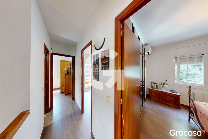 Foto 2cd3fdd0-ca3e-48aa-9d62-0193a27816cc. Casa amb calefacció aparcament piscina a Corbera de Llobregat