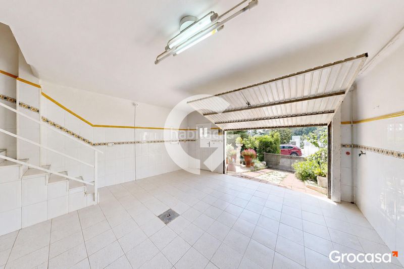 Foto 33f896b7-3502-4157-a647-24e7b2af181d. Casa amb calefacció aparcament piscina a Corbera de Llobregat