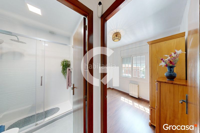 Foto 87525cdf-e7ce-438f-9fff-fdf02db209b8. Casa amb calefacció aparcament piscina a Corbera de Llobregat