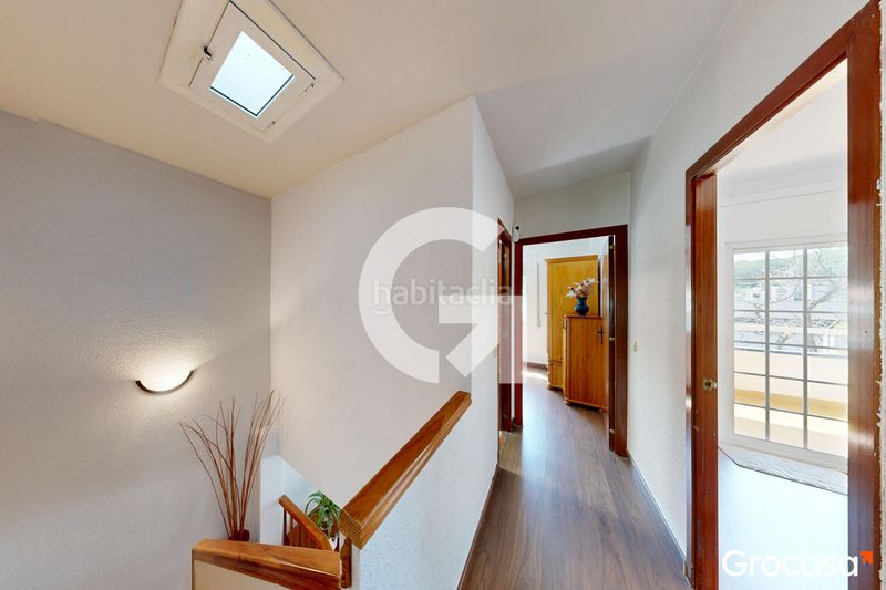 Foto 9831c517-1c39-49ec-99e8-6630a1e36be8. Casa amb calefacció aparcament piscina a Corbera de Llobregat