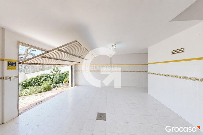 Foto cf8bc3ef-548f-4408-bc26-f21f0c919869. Casa amb calefacció aparcament piscina a Corbera de Llobregat