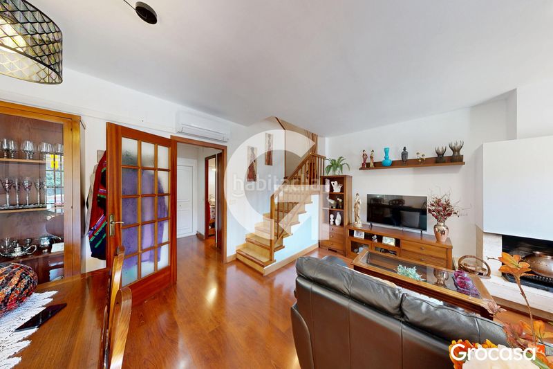 Foto d0fd9575-9c72-4362-95a9-d1f5b6d792dc. Casa amb calefacció aparcament piscina a Corbera de Llobregat