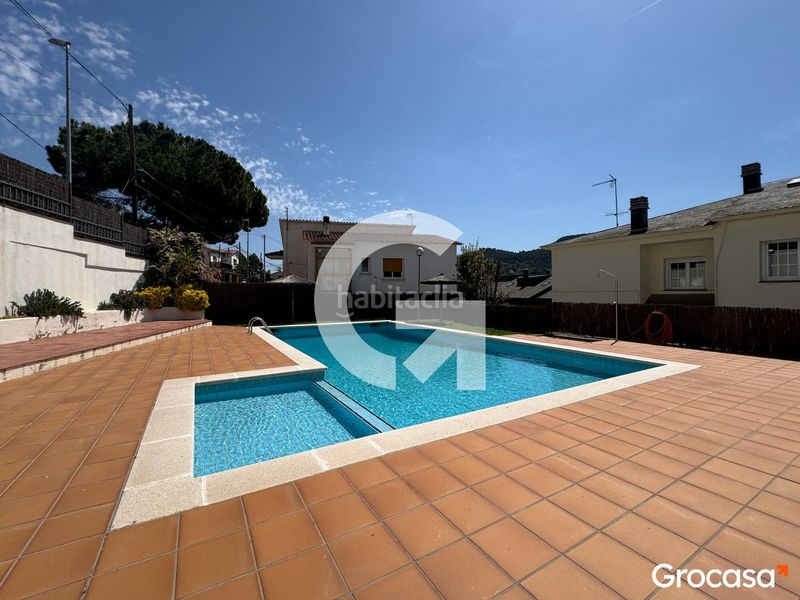 Foto dd13ac1f-a9cc-444c-b42a-989ddc8b01e8. Casa amb calefacció aparcament piscina a Corbera de Llobregat