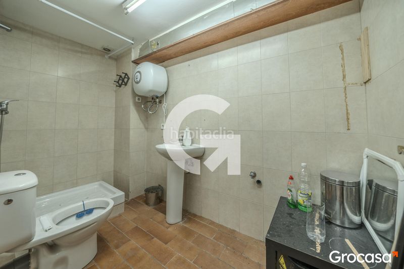 Foto ebb55b95-ba77-4f34-b7fb-af895fda64a2. Local comercial a Carmel Barcelona