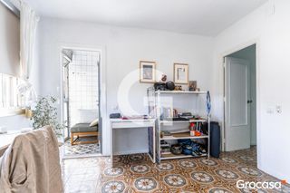 Piso  Av electricitat de l'. Piso 3 habitaciones  con balcon, exterior, luminoso en av. elect