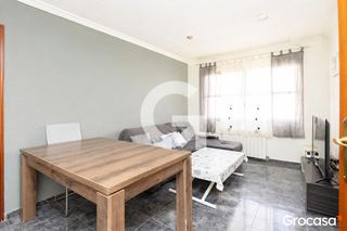 Etagenwohnung in Sant Cosme-La Granja. Oportunidad en sant cosme piso amplio, luminoso y con gran poten