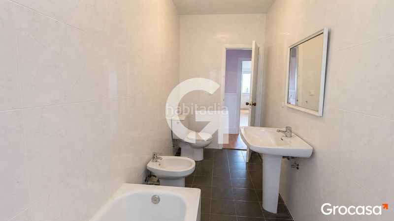 Foto f0f5472b-50ec-4b16-9173-bda63c42efe7. Casa adossada a Lagos