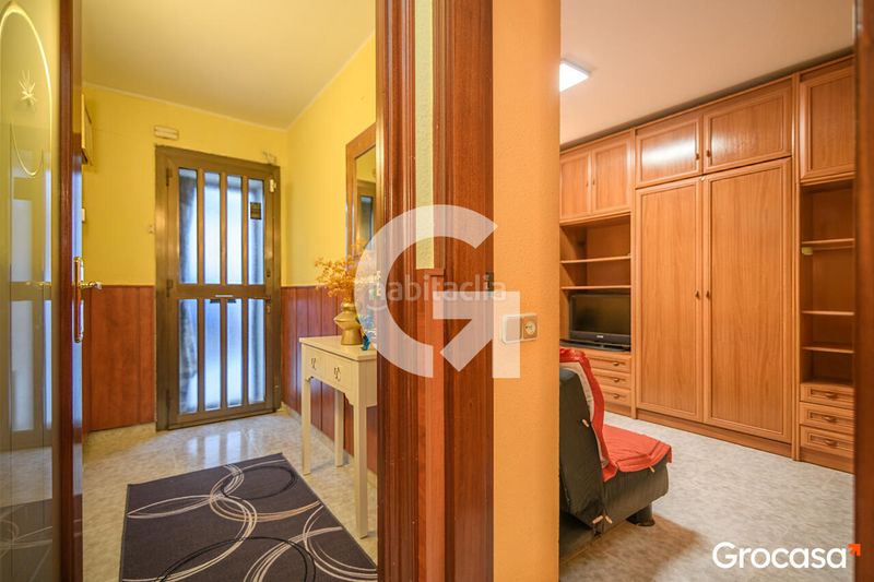 Foto f51c194f-b88f-4d9d-85b6-9c420a44ef23. Casa adossada amb calefacció a Centre-Estació Gavà