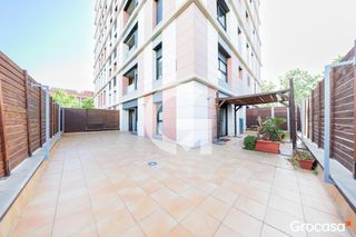 Planta baixa  Pz nacions unides. Precioso piso con terraza, parking y piscina privada