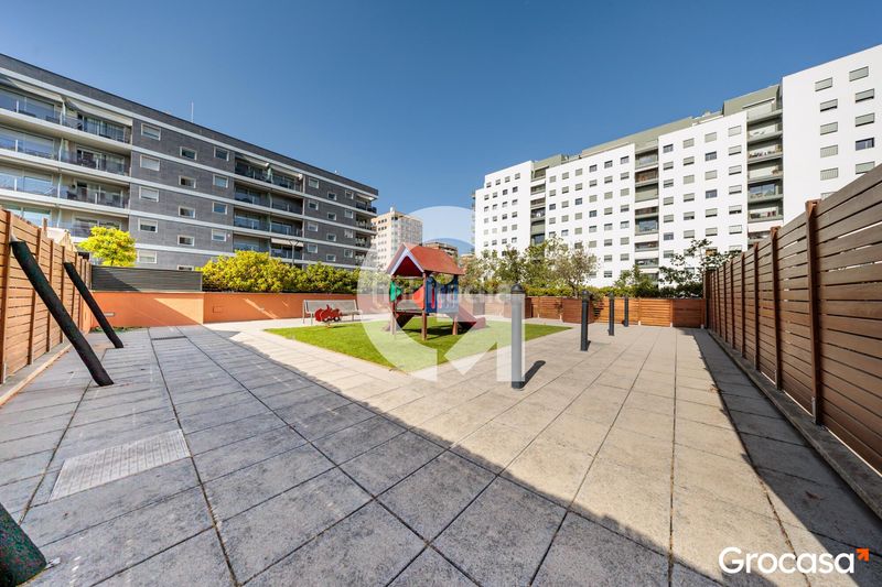 Foto a5a27dbd-3c0d-4159-bbee-0e76559ec727. Planta baixa amb calefacció aparcament piscina a Terrassa