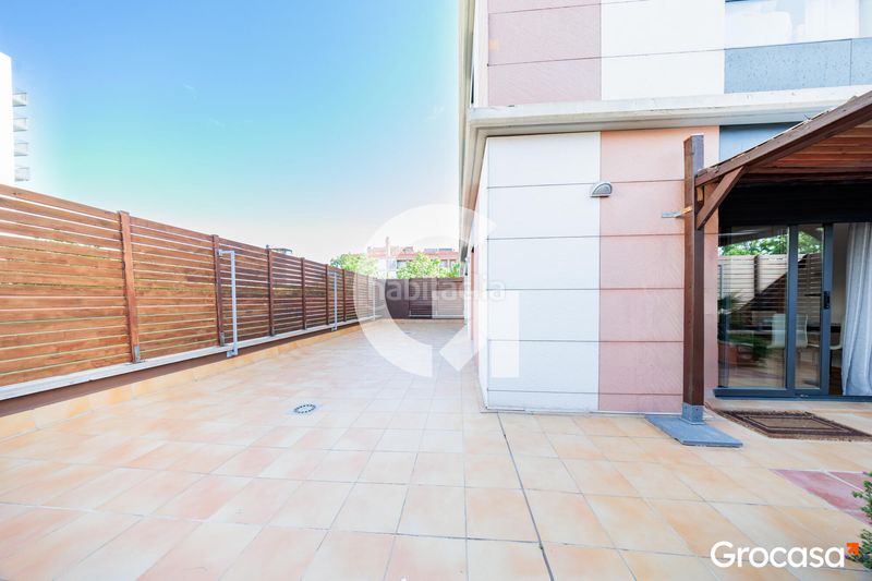 Foto bd4af4fa-23cf-4c3a-9196-11f897738951. Planta baixa amb calefacció aparcament piscina a Terrassa