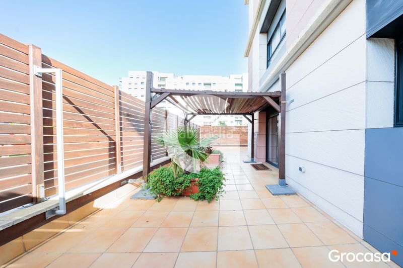 Foto be61a72e-c9e9-4f13-ad7e-fbc629b1d391. Planta baixa amb calefacció aparcament piscina a Terrassa